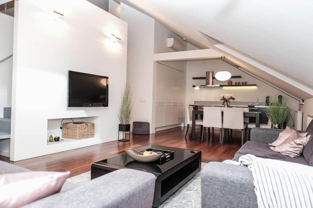 #Stayhere - Spacious Luxury Town Hall 3Bdr Apartment VNO Exterior photo