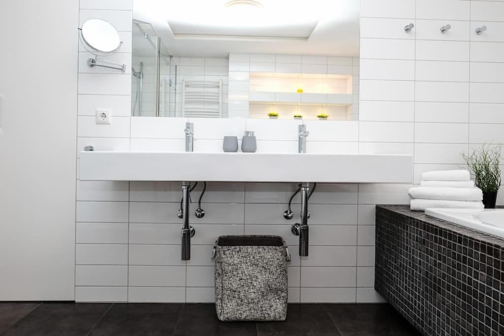 #Stayhere - Spacious Luxury Town Hall 3Bdr Apartment VNO Exterior photo