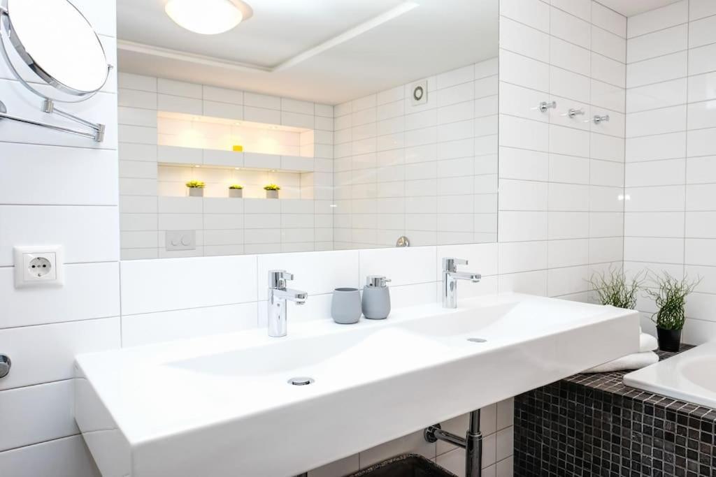 #Stayhere - Spacious Luxury Town Hall 3Bdr Apartment VNO Exterior photo