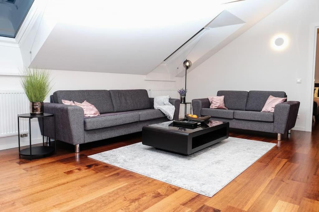 #Stayhere - Spacious Luxury Town Hall 3Bdr Apartment VNO Exterior photo