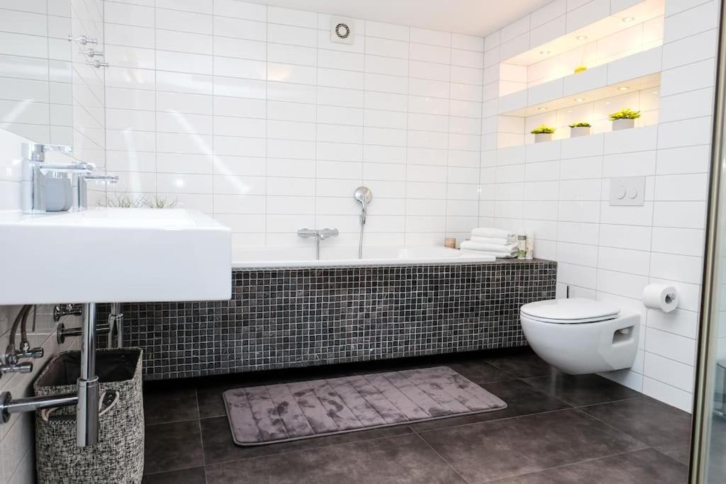 #Stayhere - Spacious Luxury Town Hall 3Bdr Apartment VNO Exterior photo
